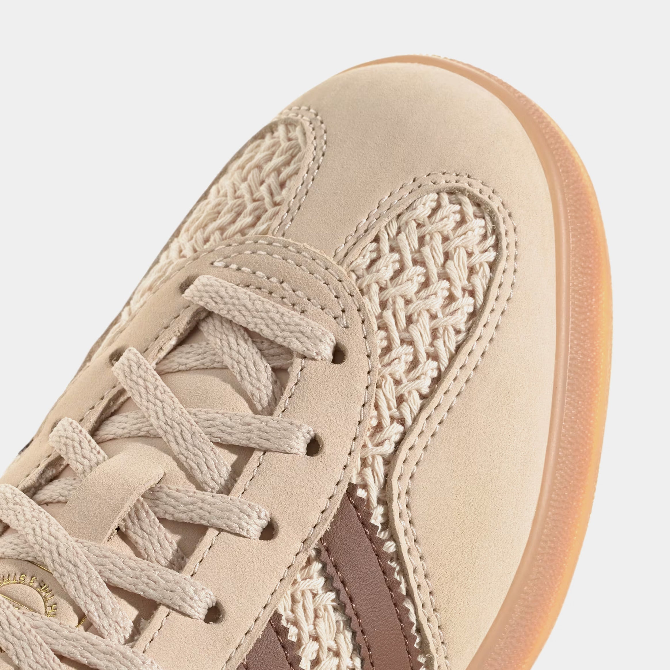 Gazelle Indoor Womens Lifestyle Shoes (Sand Strata/Premium Brown/Gum 3)